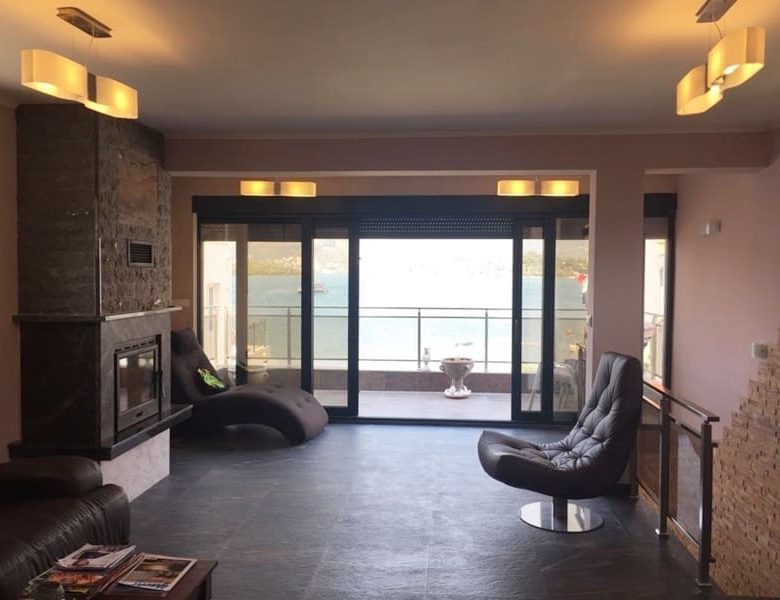 Villa with private beach and pier — Montenegro