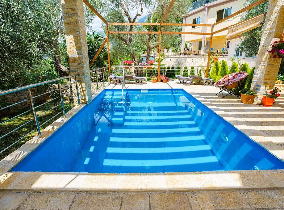 Ratac Bar'da Satılık Lüks Villa — Karadağ
