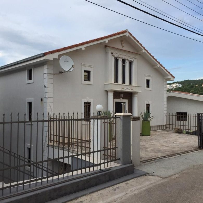 Luxusvilla in Utjeha zu verkaufen – 475 m², Strandjuwel — Montenegro