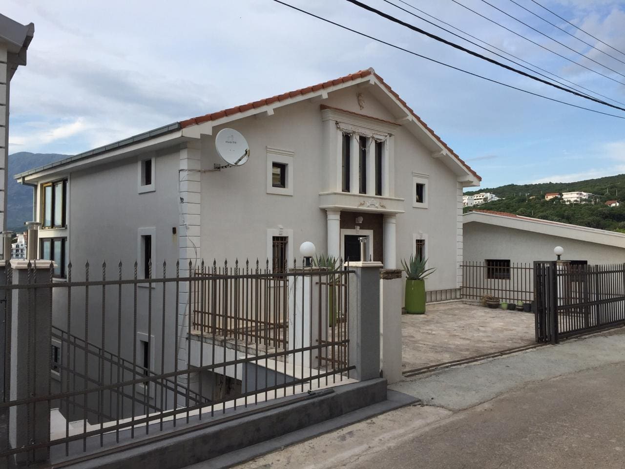 Luxusvilla in Utjeha zu verkaufen – 475 m², Strandjuwel — Montenegro