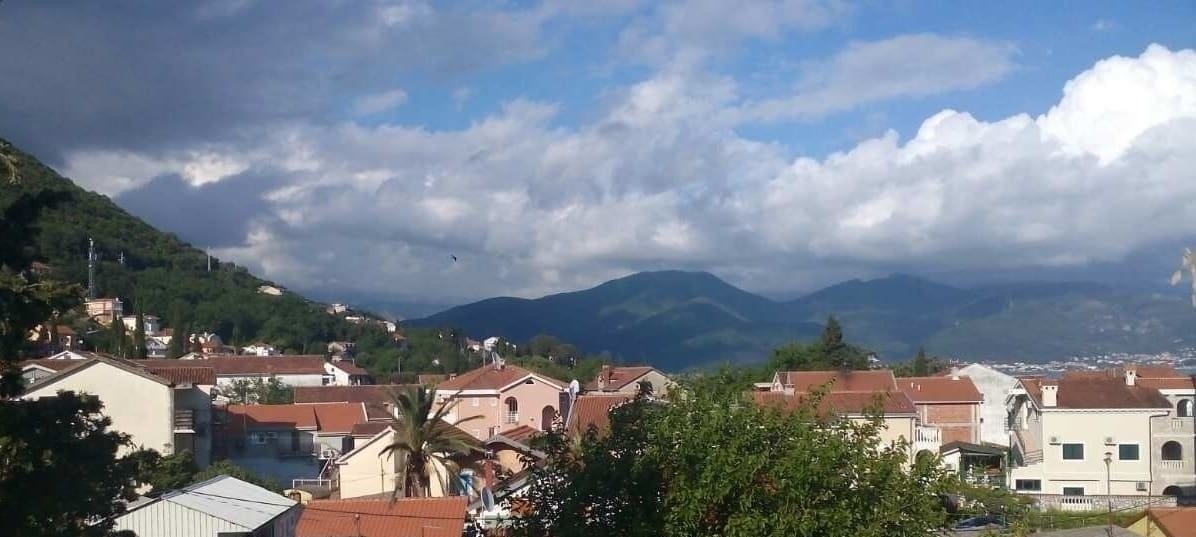 Duplex stan sa pogledom na more u Baošićima — Crna Gora