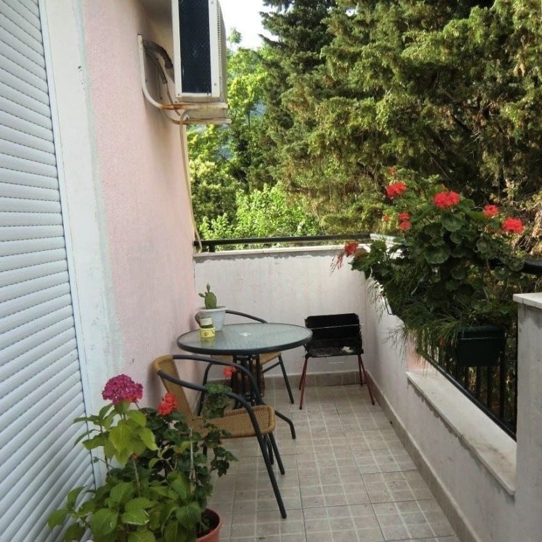 Duplex stan sa pogledom na more u Baošićima — Crna Gora