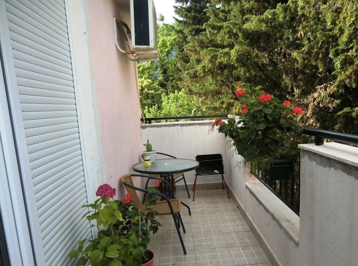 Duplex stan sa pogledom na more u Baošićima — Crna Gora