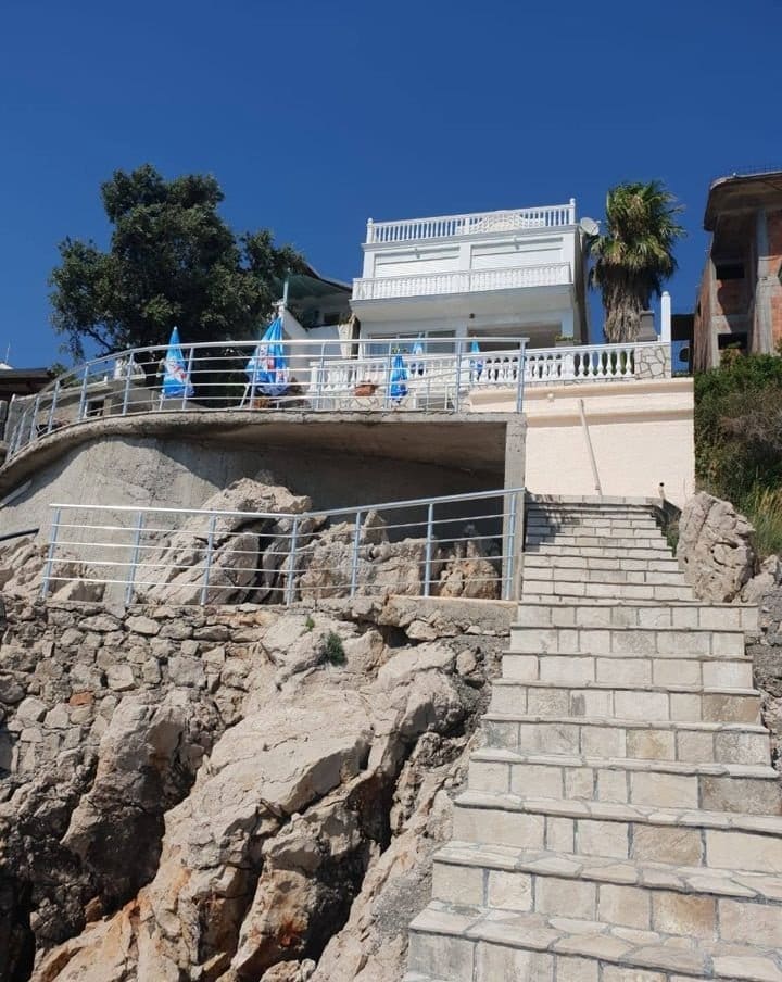 For sale waterfront villa with swimming pool — Montenegro