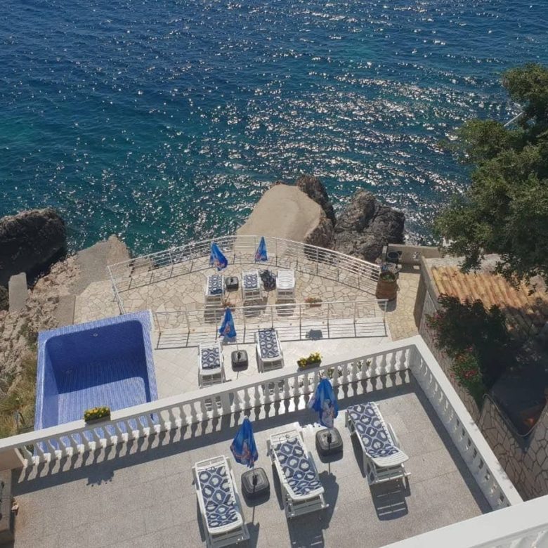 For sale waterfront villa with swimming pool — Montenegro