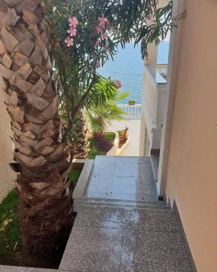 For sale waterfront villa with swimming pool — Montenegro