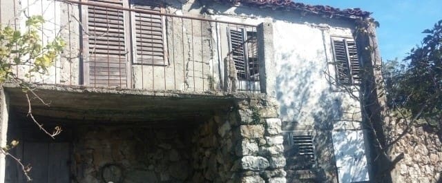 Land plot with an old stone house — Montenegro