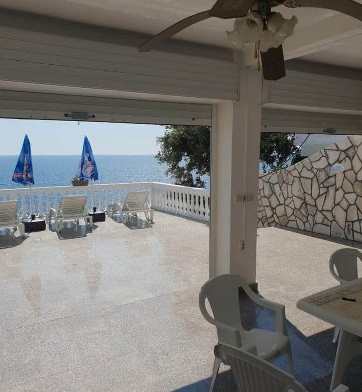 For sale waterfront villa with swimming pool — Montenegro