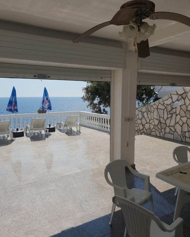 For sale waterfront villa with swimming pool — Montenegro