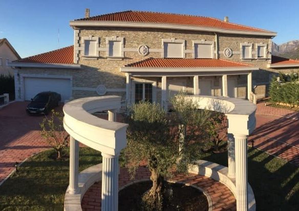 Bar exclusive property for sale on a plot 2650 sqm 1600000 euros — Montenegro, Montenegro
