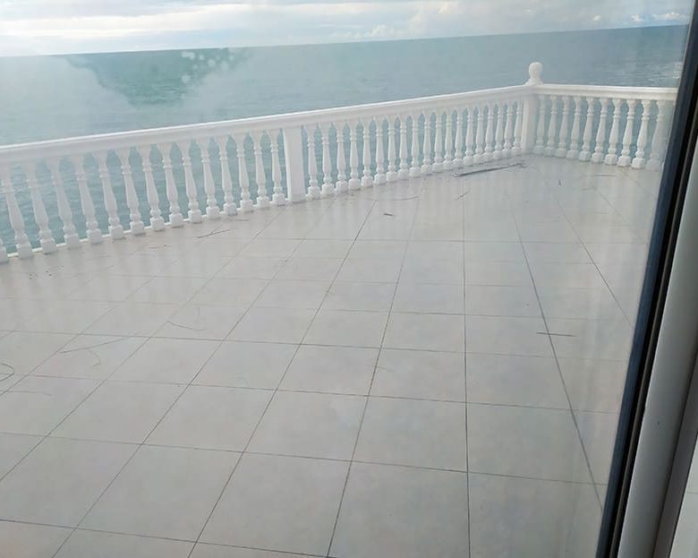 For sale waterfront villa with swimming pool — Montenegro