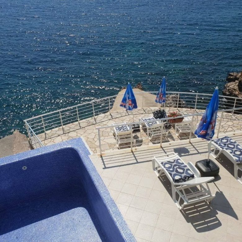 For sale waterfront villa with swimming pool — Montenegro
