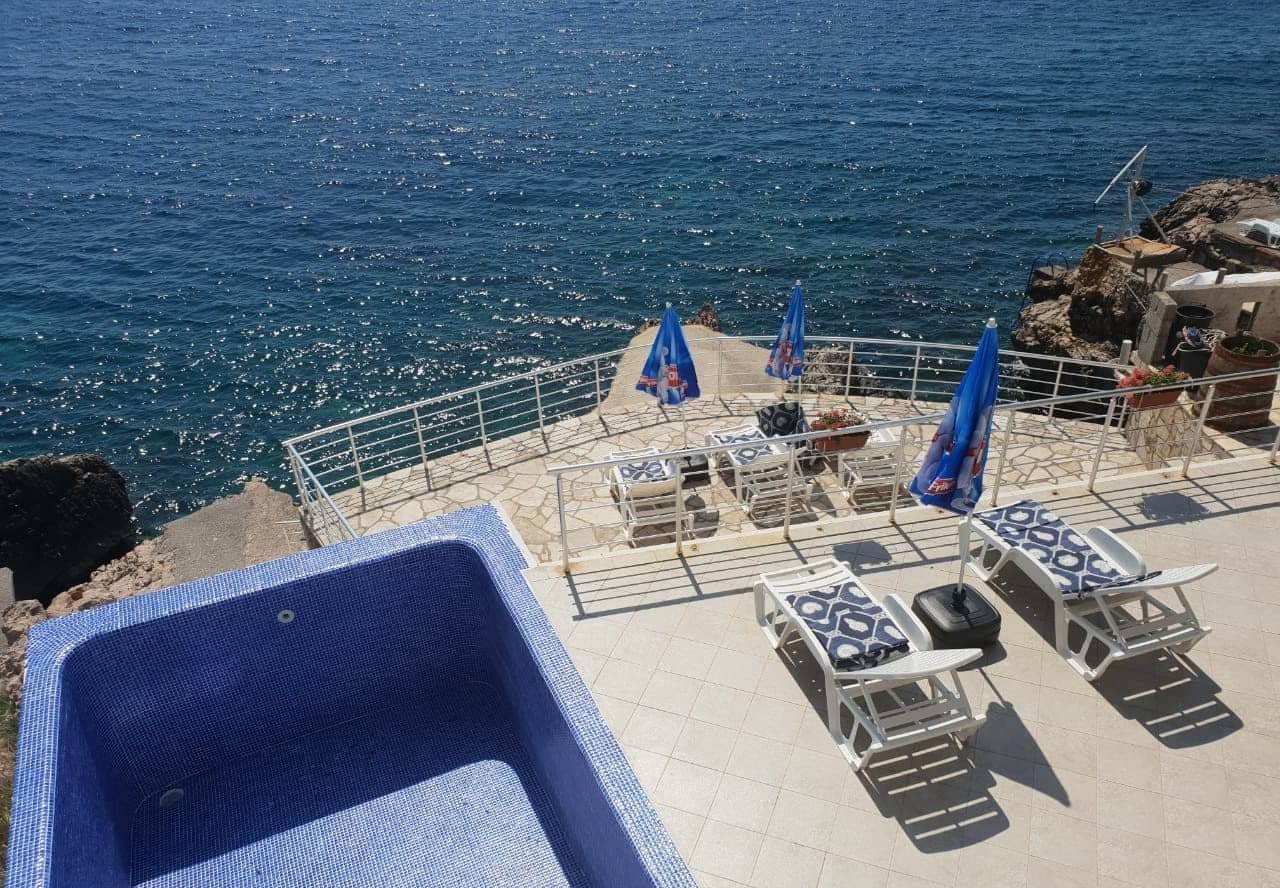 For sale waterfront villa with swimming pool — Montenegro