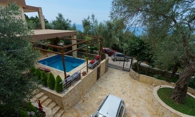 Ratac Bar'da Satılık Lüks Villa — Karadağ