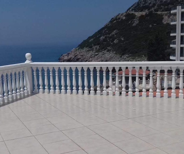 For sale waterfront villa with swimming pool — Montenegro