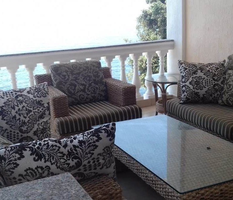 For sale waterfront villa with swimming pool — Montenegro