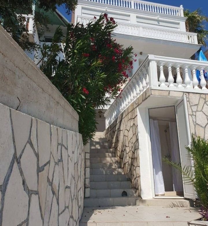 For sale waterfront villa with swimming pool — Montenegro