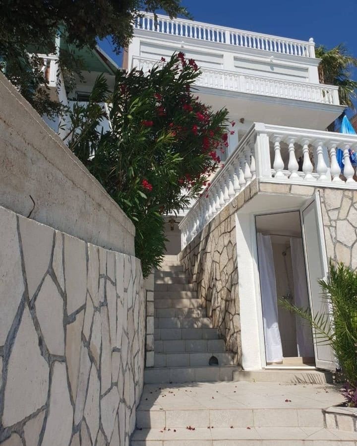For sale waterfront villa with swimming pool — Montenegro