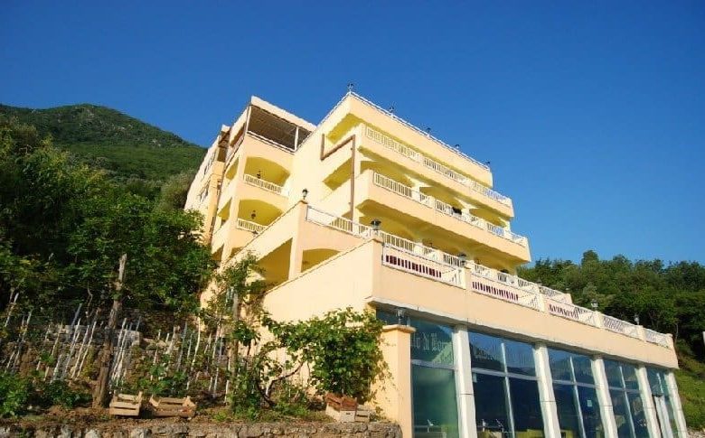 Karadağ-Stoliv'de satılık otel
