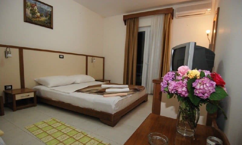 Karadağ-Stoliv'de satılık otel — Karadağ