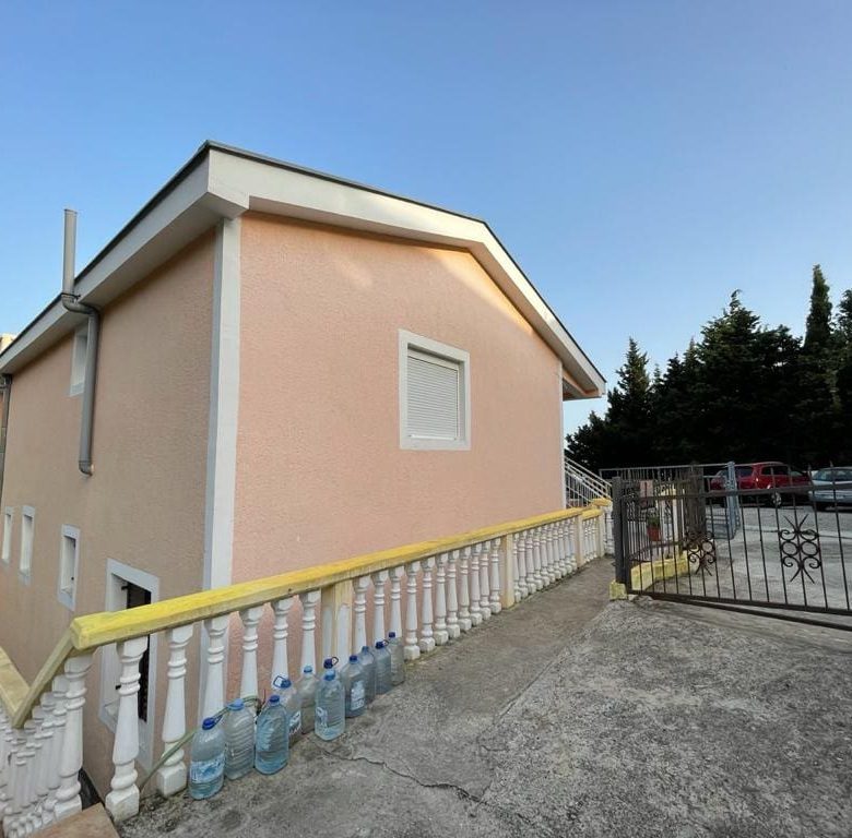 Будинок на продаж у Сутоморе 180 кв.м — Чорногорія