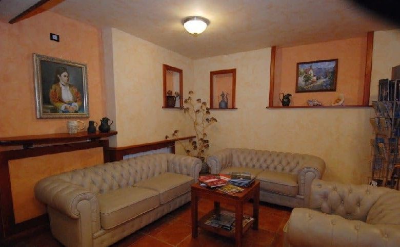 Karadağ-Stoliv'de satılık otel — Karadağ