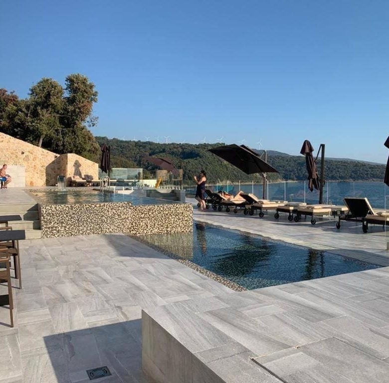 Waterfront apartments in Dobra Voda-Bar
