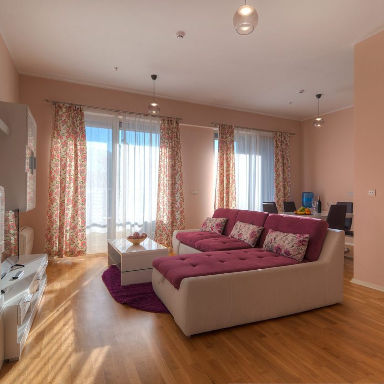 Becici'de satılık üç yatak odalı daire – 104 m²