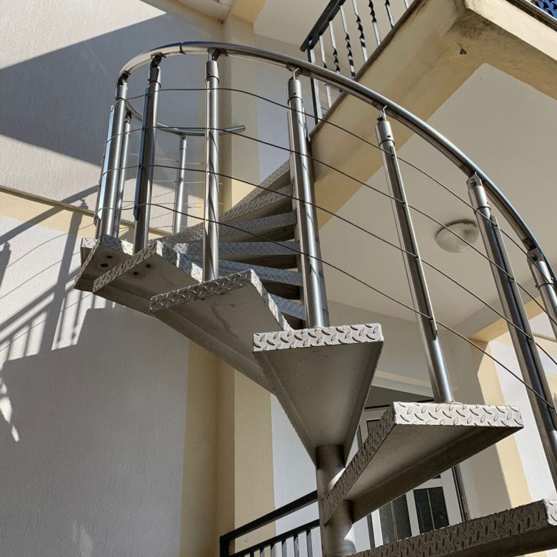 House 128sqm and apartment 71sqm for sale — Montenegro