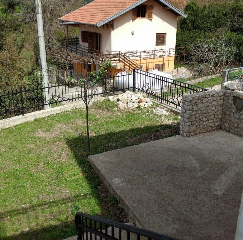 Haus in Kruče zu verkaufen — Montenegro