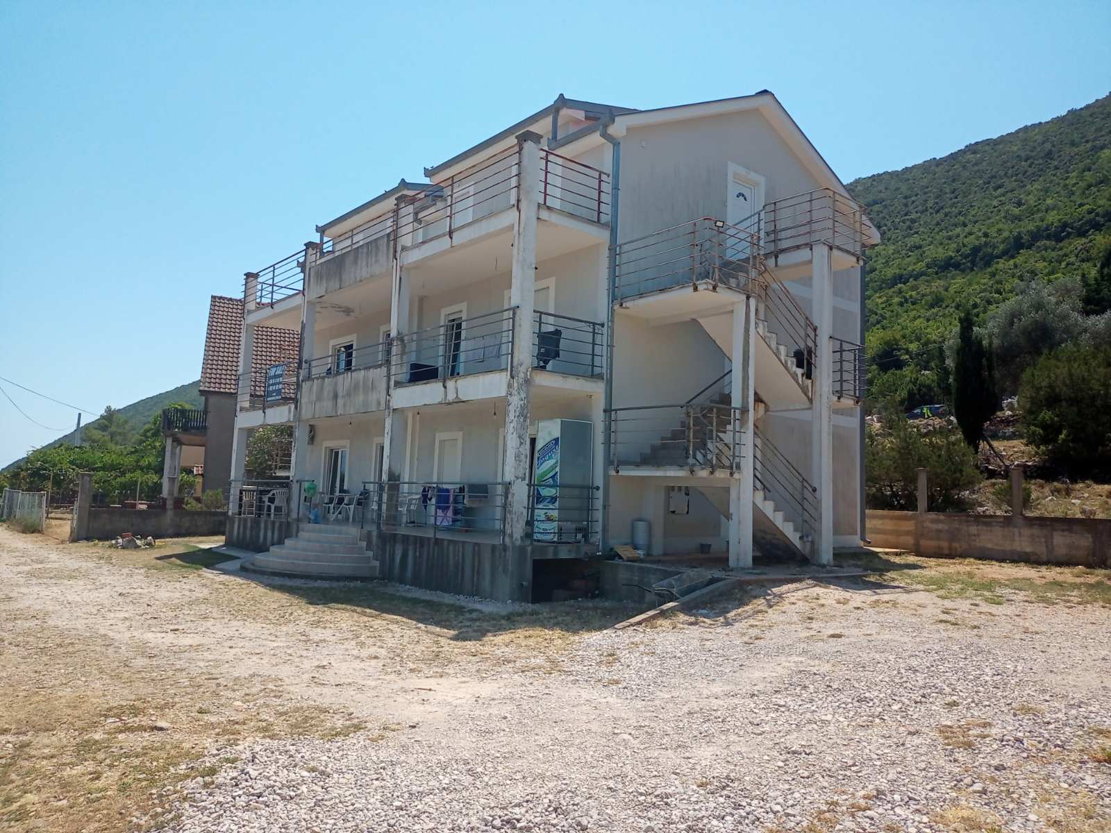 Willa z apartamentami w pobliżu Igalo — Czarnogóra