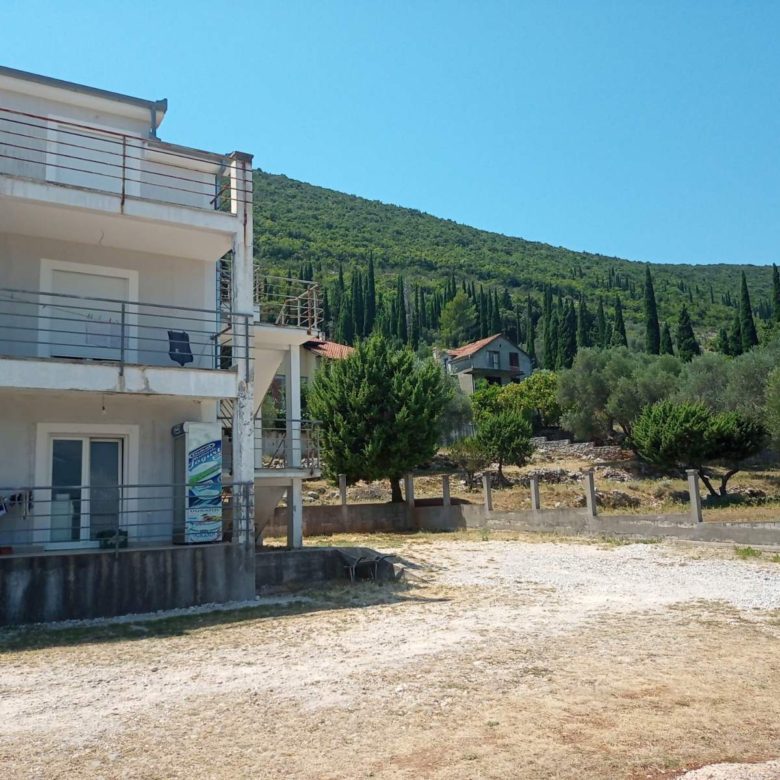 Willa z apartamentami w pobliżu Igalo — Czarnogóra