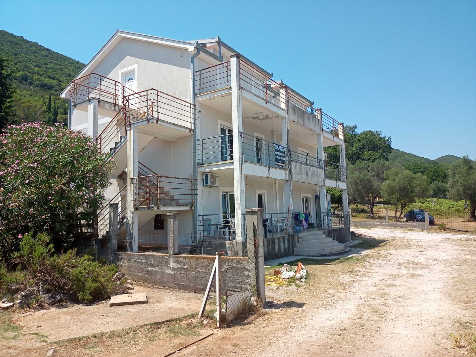 Willa z apartamentami w pobliżu Igalo — Czarnogóra