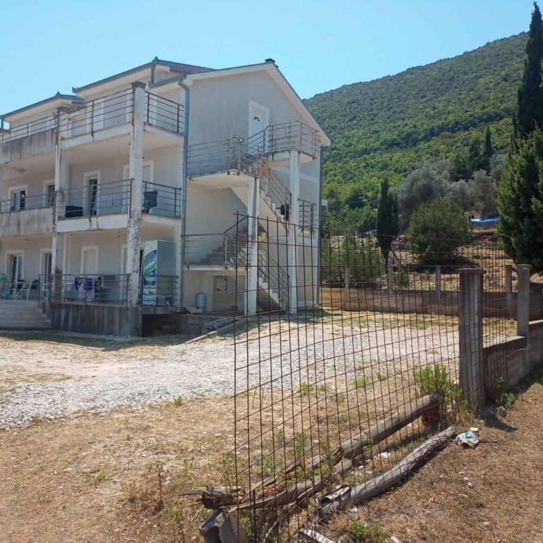 Willa z apartamentami w pobliżu Igalo — Czarnogóra