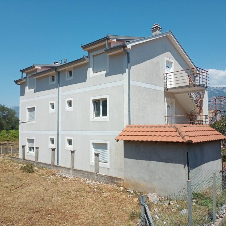 Willa z apartamentami w pobliżu Igalo — Czarnogóra