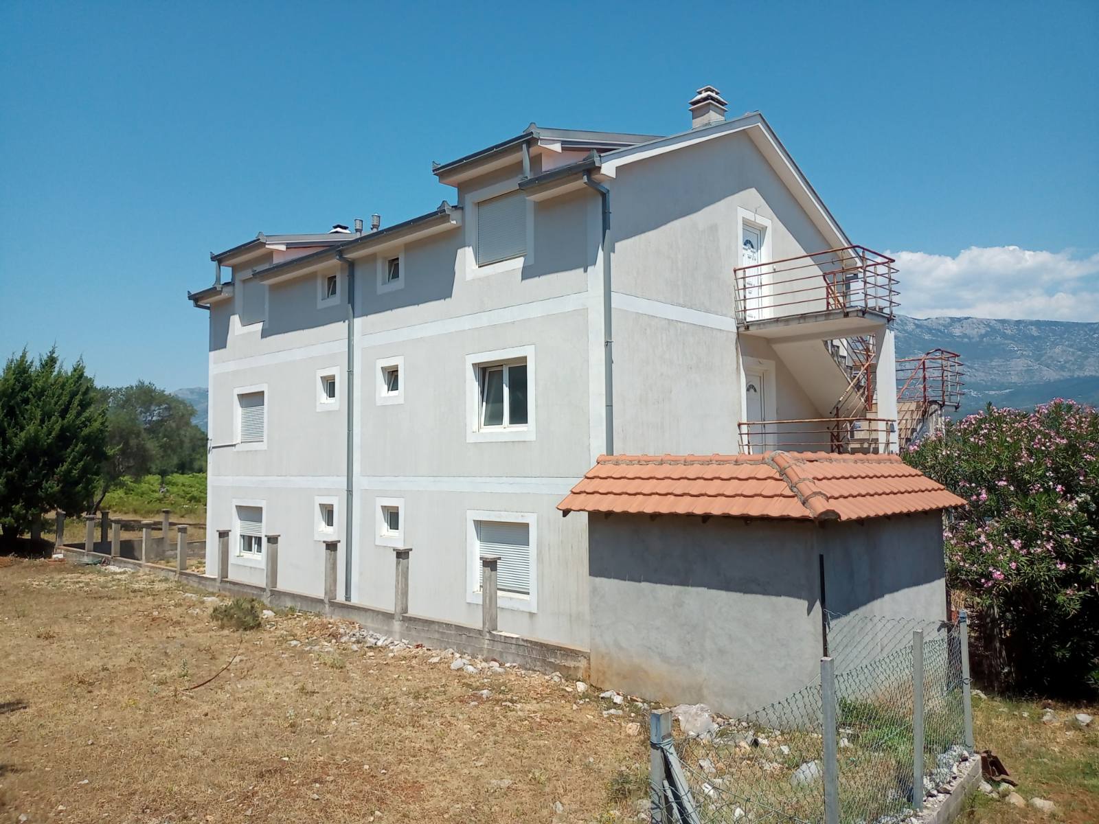 Willa z apartamentami w pobliżu Igalo — Czarnogóra