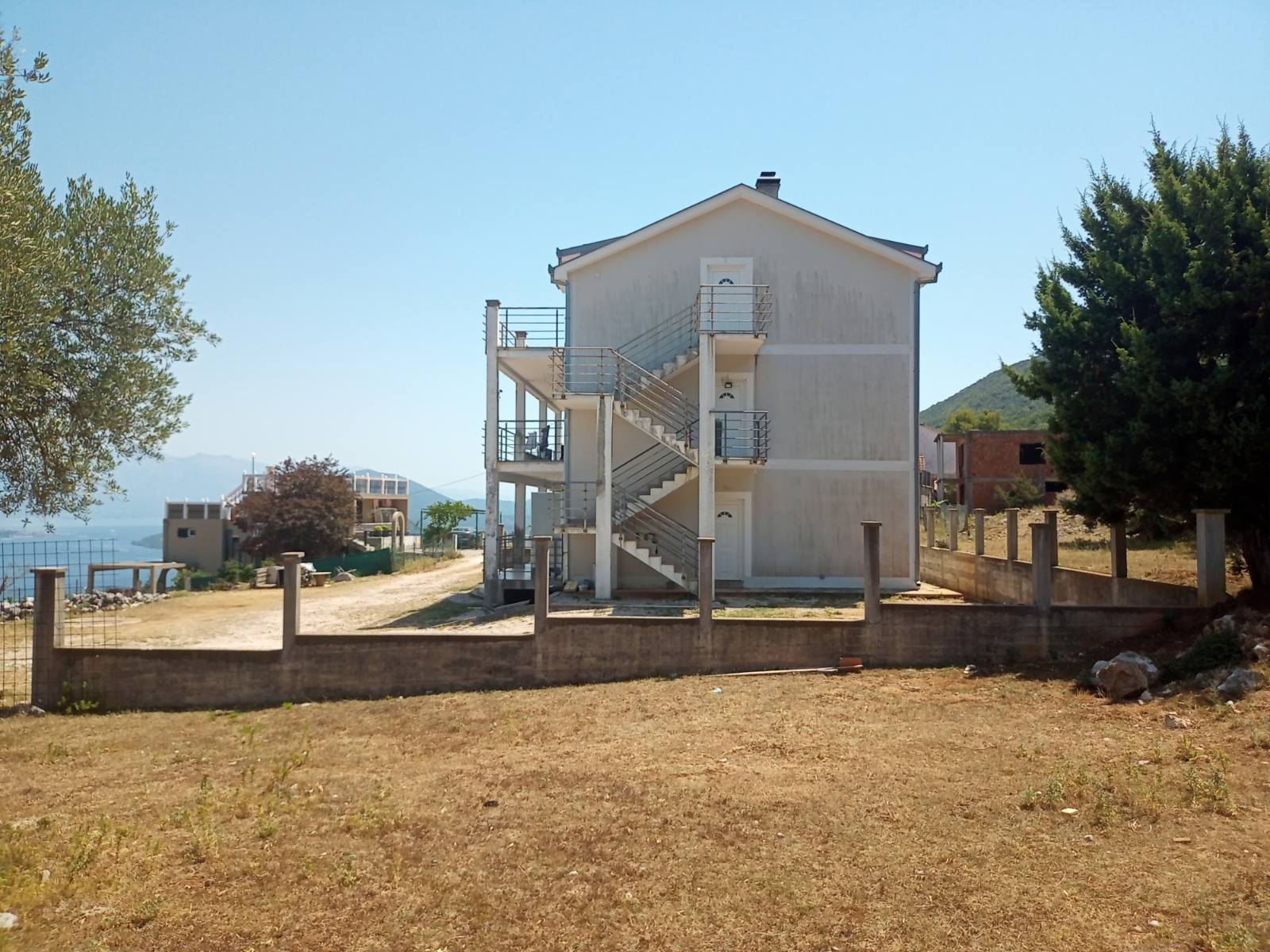 Willa z apartamentami w pobliżu Igalo — Czarnogóra