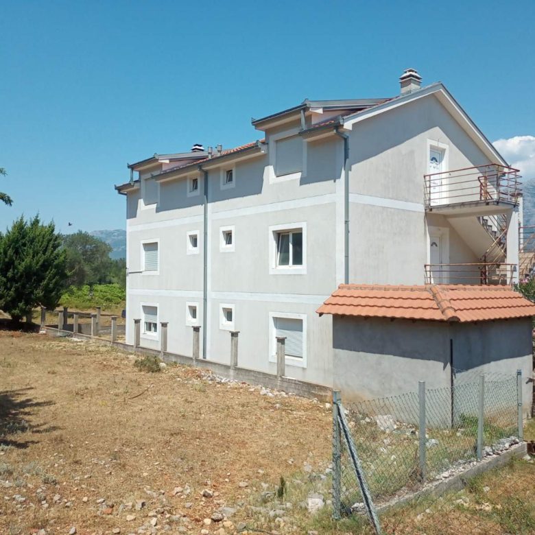 Willa z apartamentami w pobliżu Igalo — Czarnogóra