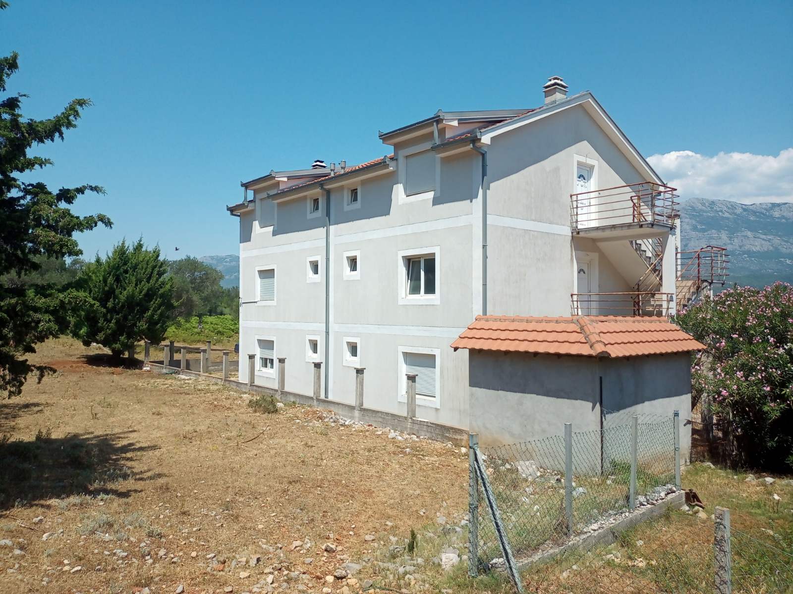 Willa z apartamentami w pobliżu Igalo — Czarnogóra