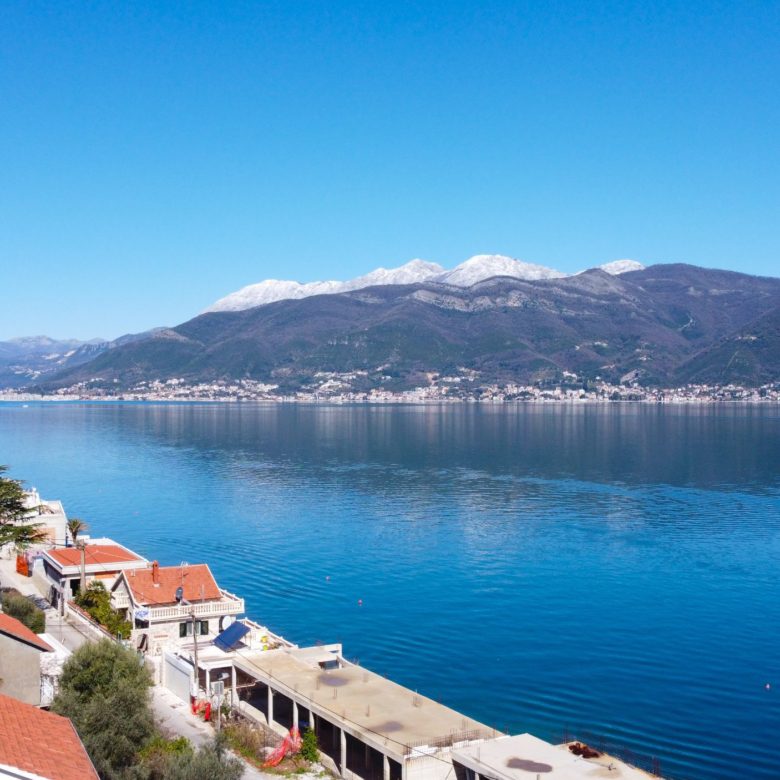 Wille na sprzedaż w Zatoce Boko-Kotor — Czarnogóra