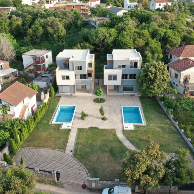 Moderne Villen in Utjeha zum Verkauf — Montenegro
