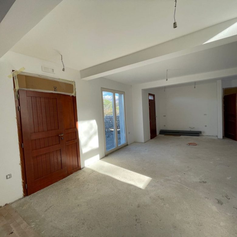 Sunny house for sale in Krimovica — Montenegro