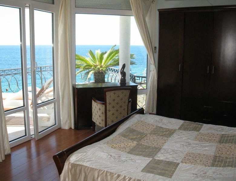 Strandvilla in Utjeha zu verkaufen — Montenegro