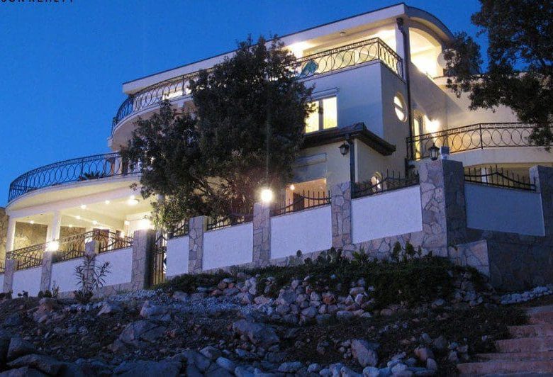 Strandvilla in Utjeha zu verkaufen — Montenegro
