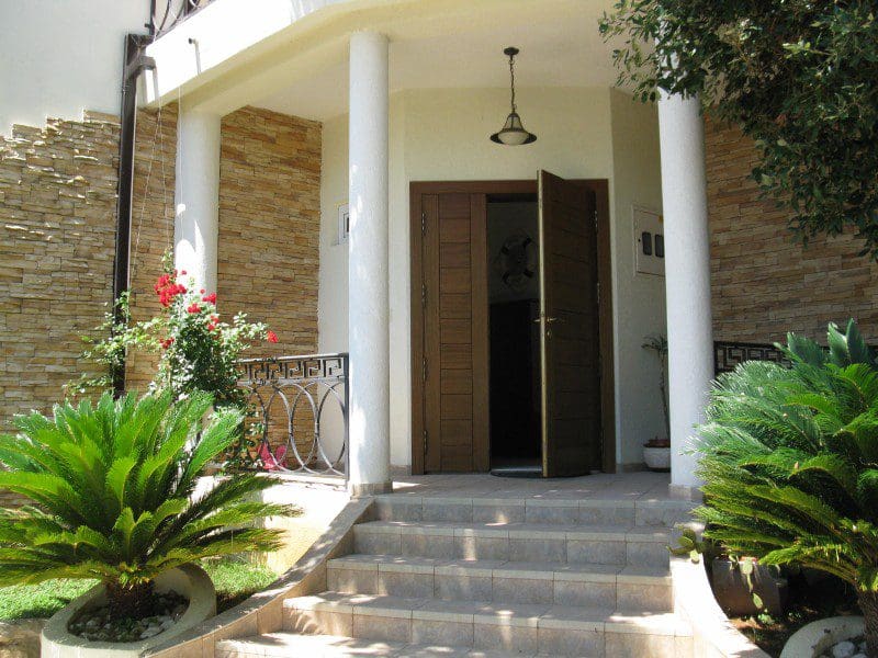 Strandvilla in Utjeha zu verkaufen — Montenegro