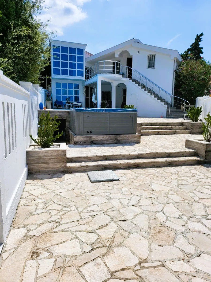 Villa for sale in Dobra Voda — Montenegro