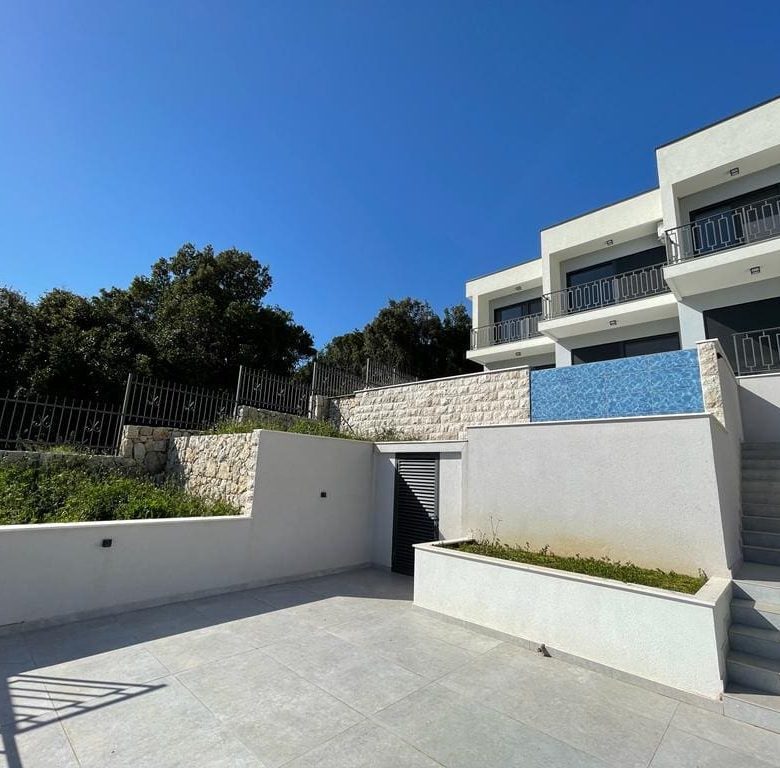 Villa with sea view in Utjeha — Montenegro