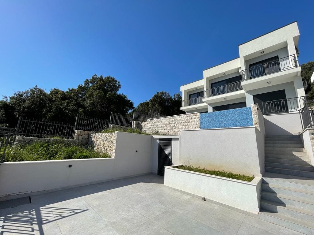 Villa with sea view in Utjeha — Montenegro