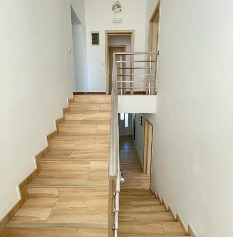 Sonnige Villa in Bar zu verkaufen — Montenegro