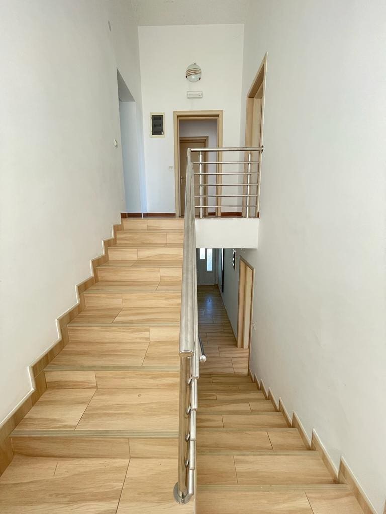Sonnige Villa in Bar zu verkaufen — Montenegro
